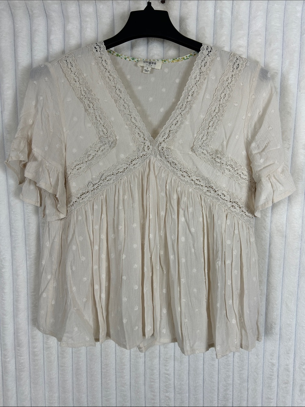 Umgee Cream Lace-Trim Swiss Dot V-Neck baby doll short sleeve Blouse S